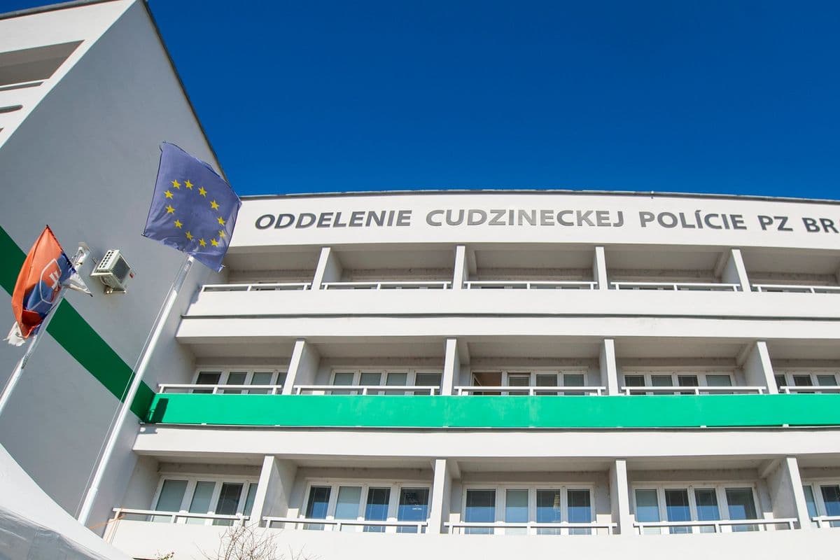 Moving, marriage, new passport? You must inform the police