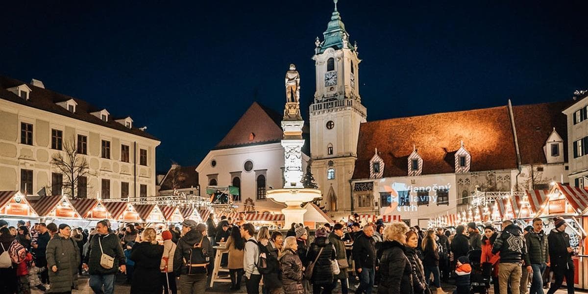 Pohľad na Vianočnú Bratislavu – Stará radnica